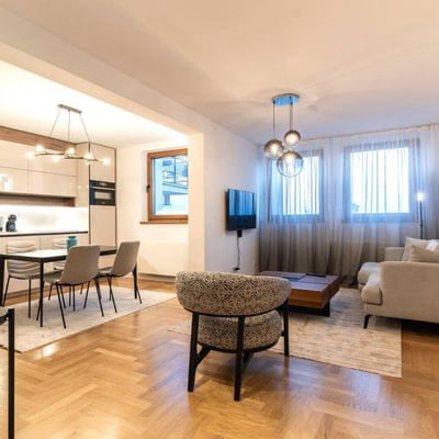 Alquiler de un luminoso apartamento de 2 habitaciones, 47 m², centro de la ciudad, Belgrado, Serbia